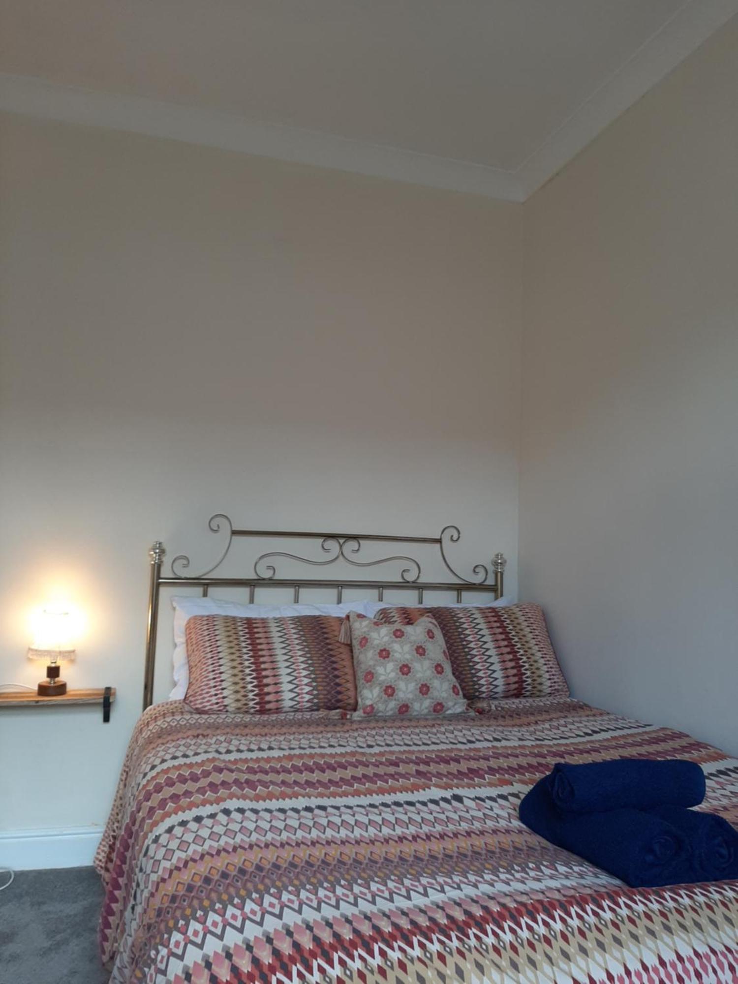 Salisbury - Free Parking Guest house *
